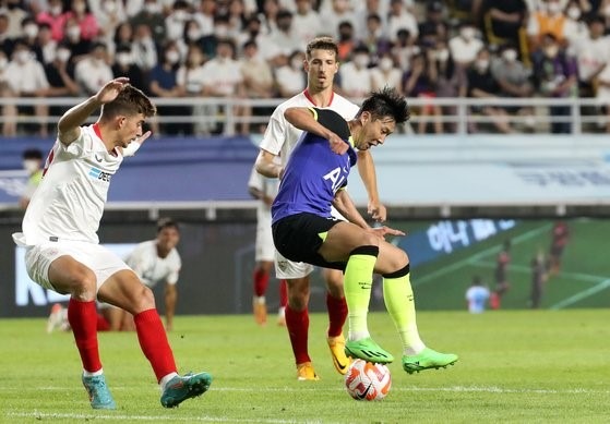 上港引进国字号中卫新援提升防线实力